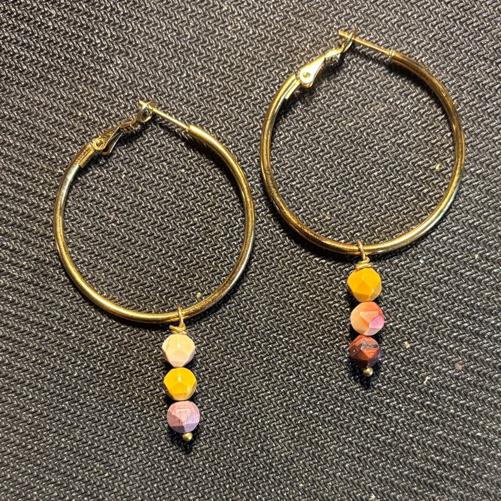 Elegant Gold Hoop Earrings with Multicolor Beads